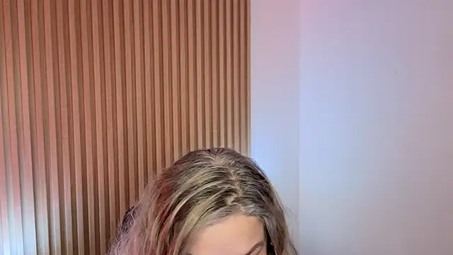 Snapshot of MarianL0ve chatting on November 20, 2025, 10:38 am MarianL0ve online show from November 20, 2025, 10:38 am