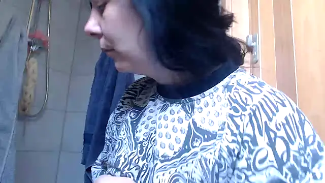 Snapshot of LaraLoviaAndFriends chatting on March 8, 2025, 12:41 pm LaraLoviaAndFriends online show from March 8, 2025, 12:41 pm