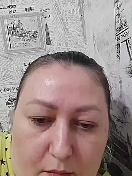 Rini333 online show from November 8, 2025, 4:43 pm