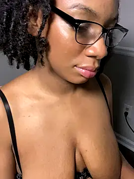 Snapshot of EatSweetMolly chatting on September 29, 2025, 4:30 am EatSweetMolly online show from September 29, 2025, 4:30 am