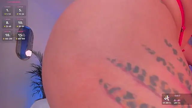 Snapshot of LeahJones_ chatting on March 14, 2025, 11:32 pm LeahJones  online show from March 14, 2025, 11:32 pm