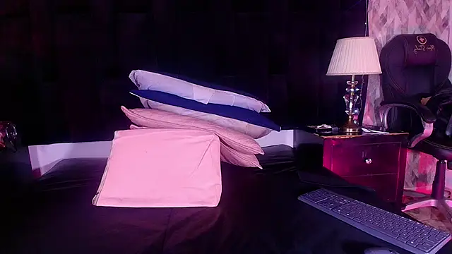 shelsyloreds online show from November 6, 2025, 11:58 am