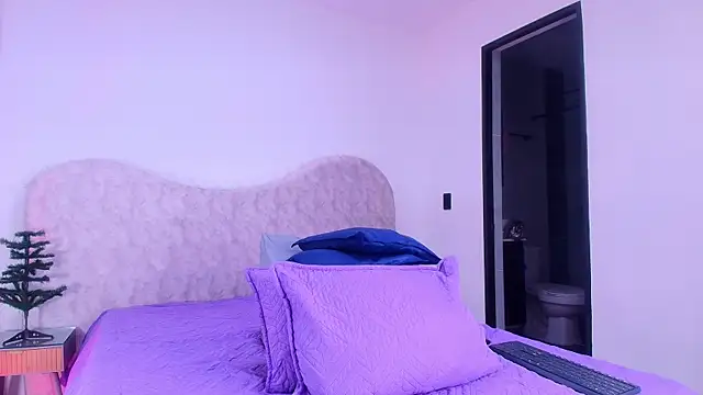 shelsyloreds online show from December 4, 2025, 11:53 am