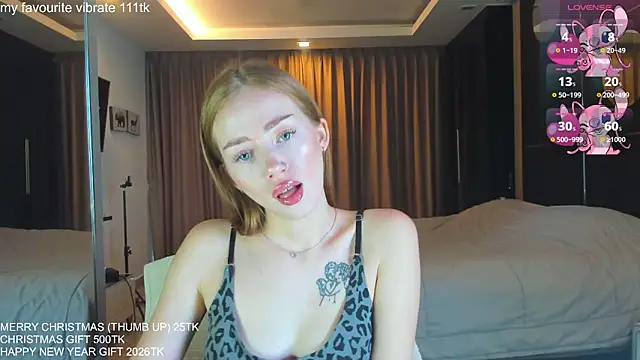 Hot Mia  online show from January 8, 2026, 7:03 am