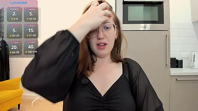 Snapshot of Charmy_Gracy chatting on July 28, 2026, 1:32 pm Charmy Gracy online show from July 28, 2026, 1:32 pm
