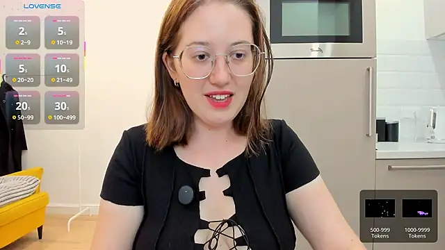 Snapshot of Charmy_Gracy chatting on June 23, 2026, 2:48 pm Charmy Gracy online show from June 23, 2026, 2:48 pm