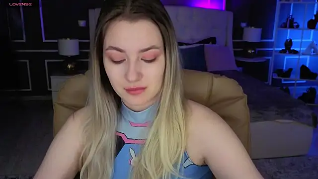 elinanortas online show from October 27, 2025, 1:06 am