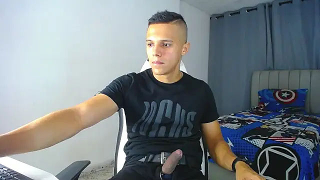 Snapshot of DavidAngell7 chatting on February 10, 2025, 2:52 am DavidAngell7 online show from February 10, 2025, 2:52 am