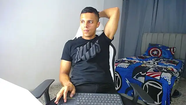 Snapshot of DavidAngell7 chatting on January 12, 2025, 5:03 am DavidAngell7 online show from January 12, 2025, 5:03 am