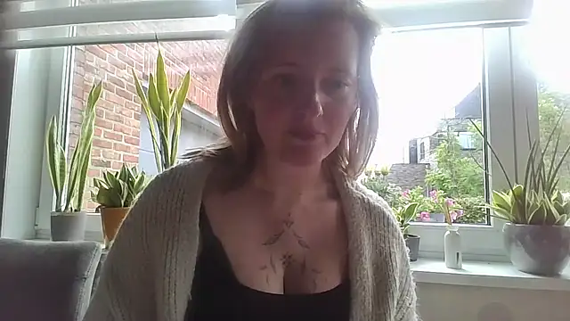 LiquidLeonie online show from May 20, 2026, 7:49 am