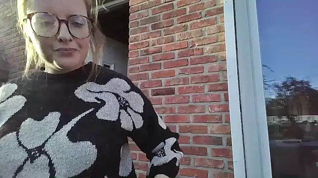 LiquidLeonie online show from March 26, 2026, 6:44 am