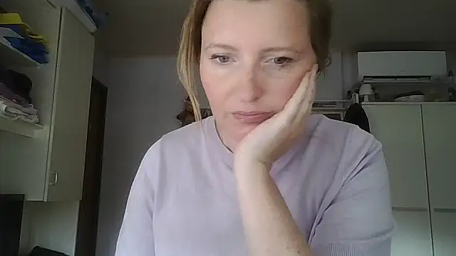 LiquidLeonie online show from May 31, 2026, 9:15 am