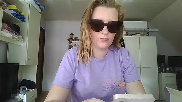 LiquidLeonie online show from May 29, 2026, 7:47 am