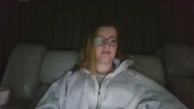 LiquidLeonie online show from May 13, 2026, 3:13 am