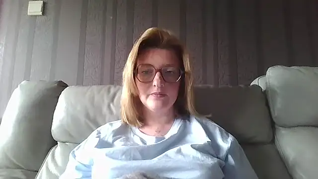 LiquidLeonie online show from June 3, 2026, 1:12 pm