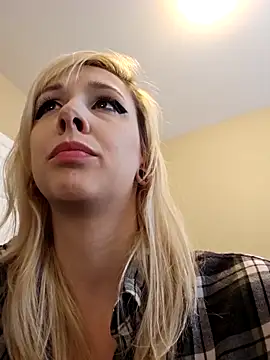 Snapshot of AmethystFoxx chatting on November 13, 2025, 9:08 pm AmethystFoxx online show from November 13, 2025, 9:08 pm