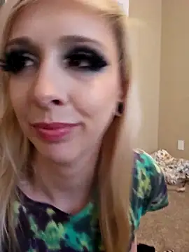 Snapshot of AmethystFoxx chatting on November 12, 2025, 9:40 pm AmethystFoxx online show from November 12, 2025, 9:40 pm