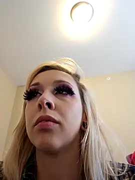 Snapshot of AmethystFoxx chatting on November 4, 2025, 9:18 pm AmethystFoxx online show from November 4, 2025, 9:18 pm