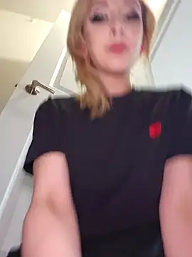 AmethystFoxx online show from April 12, 2026, 5:27 pm