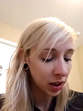 Snapshot of AmethystFoxx chatting on October 16, 2025, 7:00 pm AmethystFoxx online show from October 16, 2025, 7:00 pm