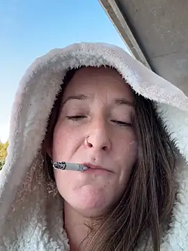 Mini And The Bear online show from March 2, 2026, 4:47 pm