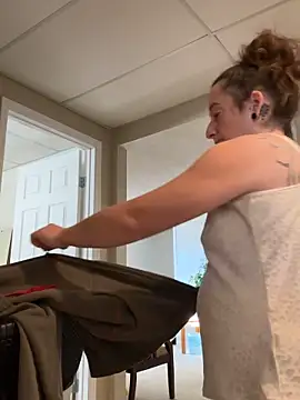 Mini And The Bear online show from February 12, 2026, 5:23 pm