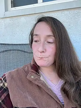 Mini And The Bear online show from April 21, 2026, 2:56 pm