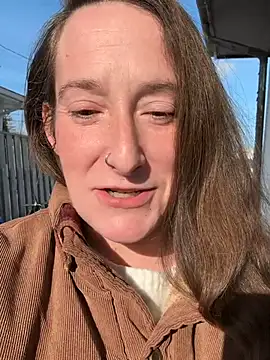 Mini And The Bear online show from April 19, 2026, 1:12 pm