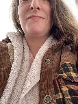 Mini And The Bear online show from April 20, 2026, 4:08 pm