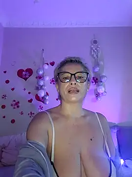 BellaBellaHot online show from December 4, 2025, 11:09 am