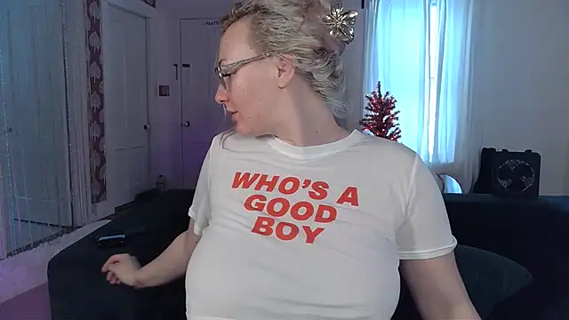 Snapshot of ashleyblaydex chatting on December 3, 2025, 8:08 pm ashleyblaydex online show from December 3, 2025, 8:08 pm