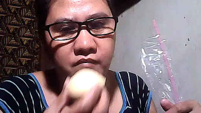 Snapshot of sweetsosie18 chatting on December 4, 2025, 7:18 am sweetsosie18 online show from December 4, 2025, 7:18 am