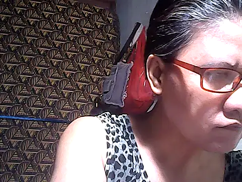 sweetsosie18 online show from May 31, 2026, 4:13 pm