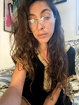 amanilouve online show from November 25, 2025, 4:18 pm