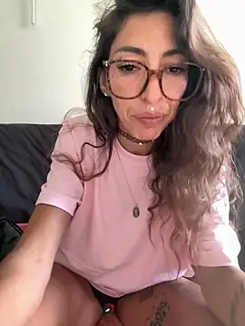 amanilouve online show from March 22, 2026, 1:56 pm