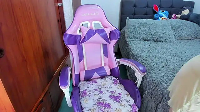 Snapshot of saphira_owen chatting on November 5, 2025, 7:50 pm saphira owen online show from November 5, 2025, 7:50 pm