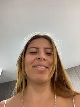 Snapshot of ROSE__15 chatting on November 24, 2025, 11:21 am ROSE 15 online show from November 24, 2025, 11:21 am