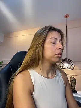 Snapshot of ROSE__15 chatting on December 15, 2025, 11:27 am ROSE 15 online show from December 15, 2025, 11:27 am