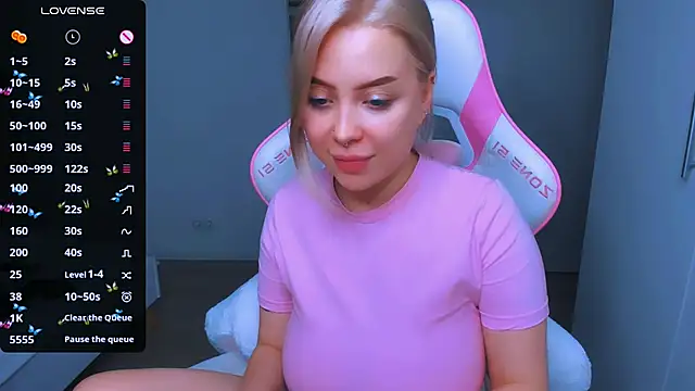 MonaLauu online show from December 28, 2024, 10:44 pm