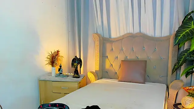 Snapshot of MistressSatisfactionOnTop chatting on November 3, 2025, 12:38 am MistressSatisfactionOnTop online show from November 3, 2025, 12:38 am