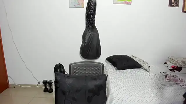 D-yanamilf online show from September 18, 2025, 9:34 am