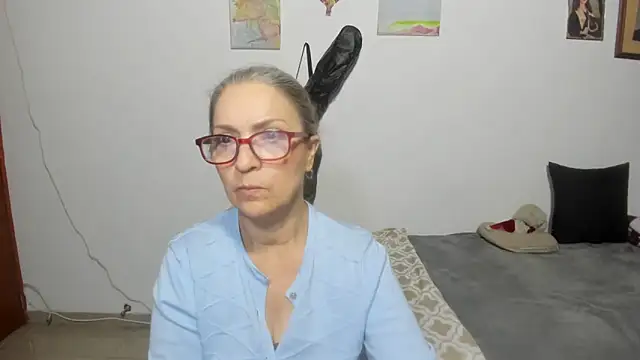 D-yanamilf online show from October 31, 2025, 9:17 am