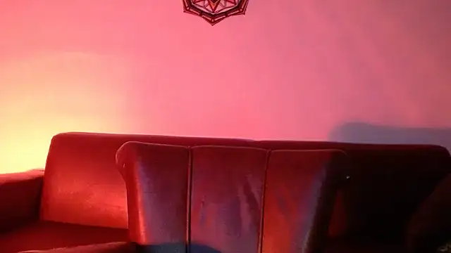 Snapshot of Linda1975 chatting on December 15, 2025, 12:49 am Linda1975 online show from December 15, 2025, 12:49 am