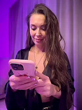 Emma Catt online show from December 1, 2024, 9:42 pm