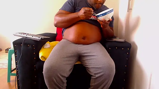 zuluboyxx online show from April 21, 2026, 6:53 am