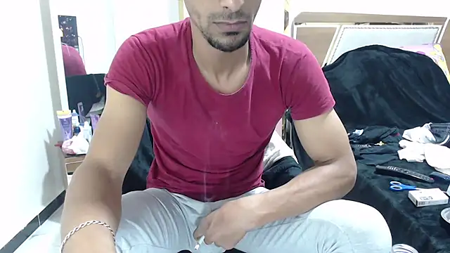 Snapshot of highguy chatting on October 28, 2025, 11:58 pm highguy online show from October 28, 2025, 11:58 pm