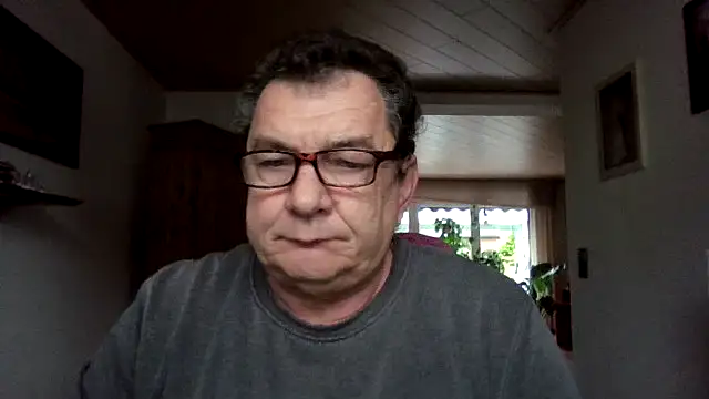 Snapshot of Nobbie444 chatting on November 17, 2025, 1:37 pm Nobbie444 online show from November 17, 2025, 1:37 pm