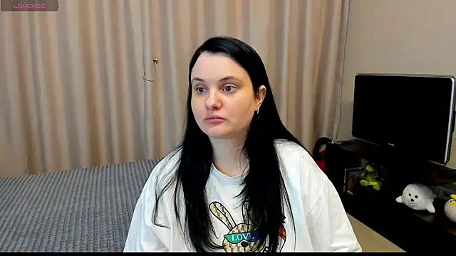 Snapshot of AlanaBrox chatting on May 17, 2026, 7:03 pm AlanaBrox online show from May 17, 2026, 7:03 pm