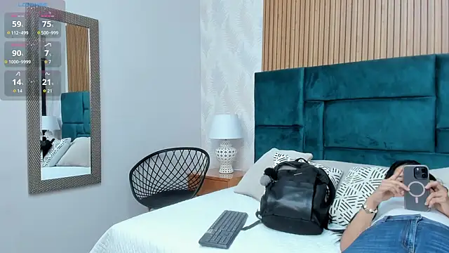 Snapshot of Kareena_chopra chatting on September 11, 2025, 12:27 pm Kareena chopra online show from September 11, 2025, 12:27 pm