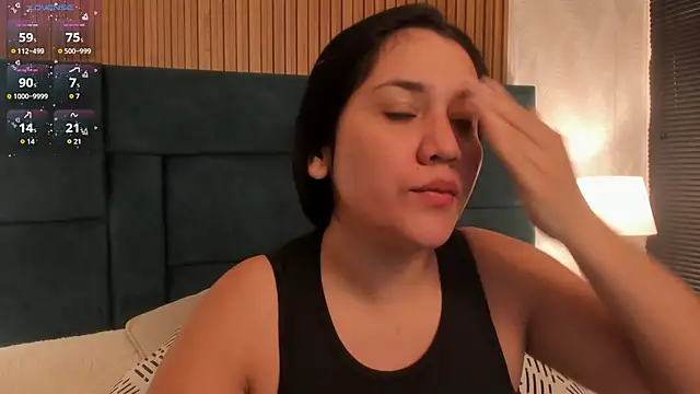 Snapshot of Kareena_chopra chatting on October 6, 2025, 12:17 pm Kareena chopra online show from October 6, 2025, 12:17 pm